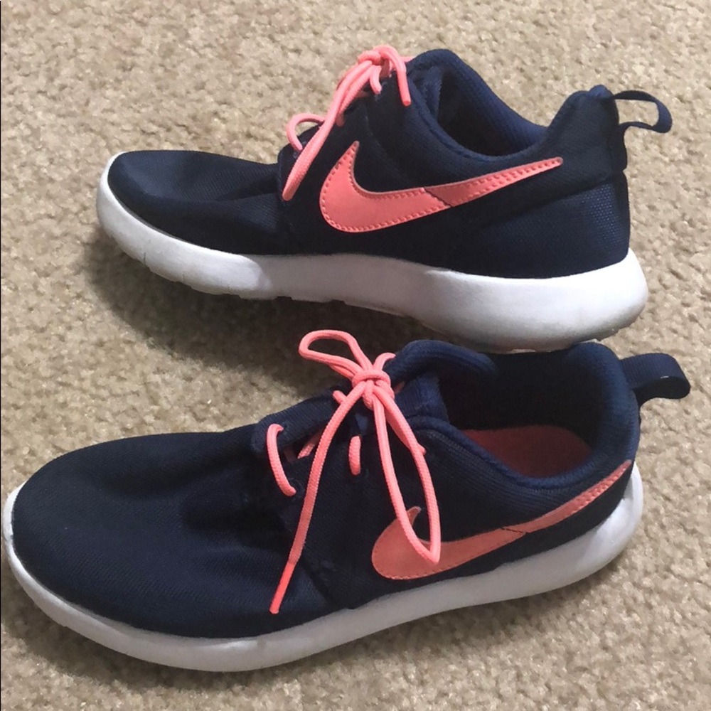 Girl’s Nike sneakers
